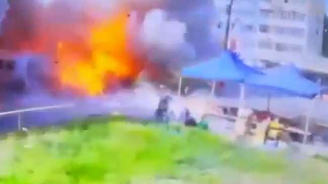 Veja momento em que míssil russo atinge área residencial em cidade na Ucrânia e deixa 5 mortos