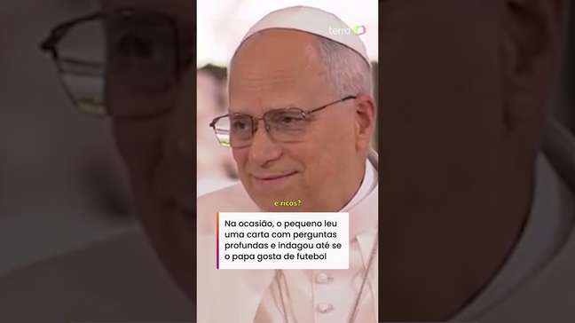 Criança surpreende papa Leão XIV com perguntas em missa na Espanha #shorts