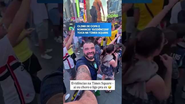 Clima de copa e romance! 'Evidências' toca na Times Square