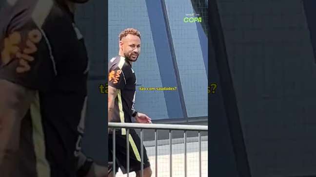 Neymar volta a treinar no gramado e brinca com a imprensa: 'Estão com saudades?'