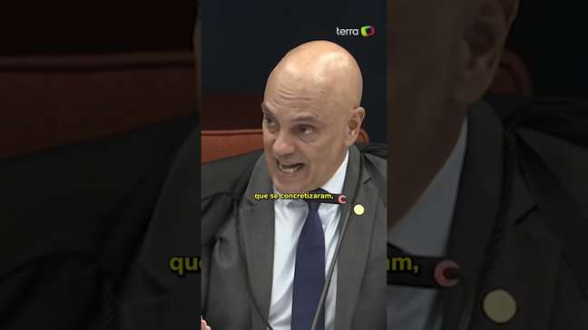 Moraes diz que Eduardo levou 'desinformação' aos EUA para beneficiar Bolsonaro #shorts
