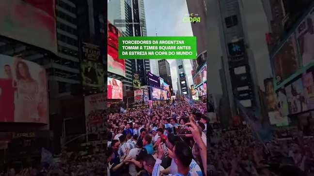 Torcedores da Argentina tomam a Times Square antes da estreia na Copa do Mundo #shorts