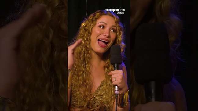 Ela já subiu no palco com a Shakira!