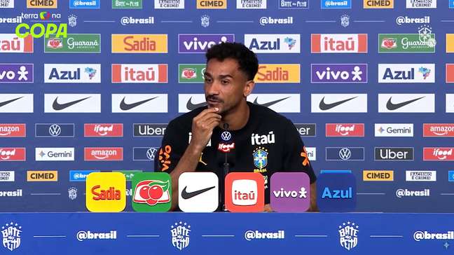 Danilo cita parábola do bambu chinês ao responder se a Seleção Brasileira está no caminho certo