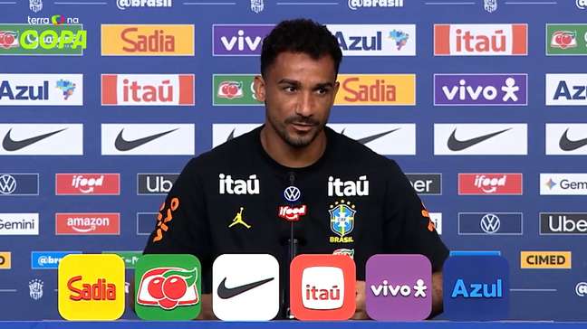 Danilo dá resposta em espanhol a jornalista e explica como Neymar pode ajudar a Seleção Brasileira