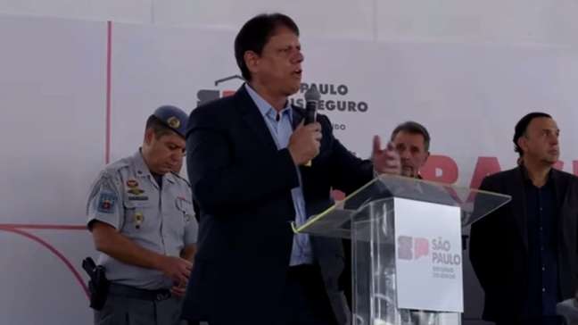 Tarcísio pede desculpas a pessoas que já tiveram celular roubado em São Paulo