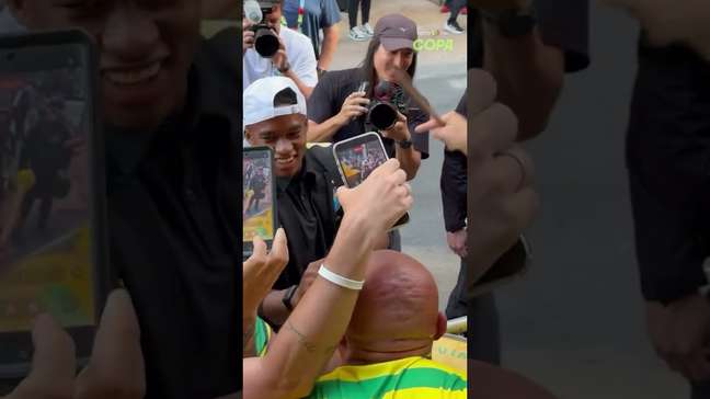 Endrick assume bateria com torcida brasileira nos EUA #shorts