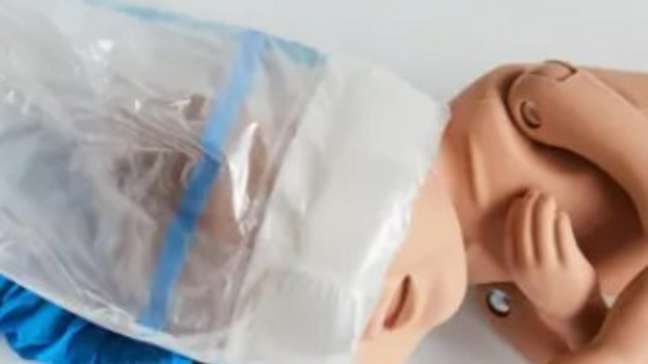 Como um mecânico inventou uma das maiores revoluções do parto a partir de um truque com uma rolha e uma garrafa