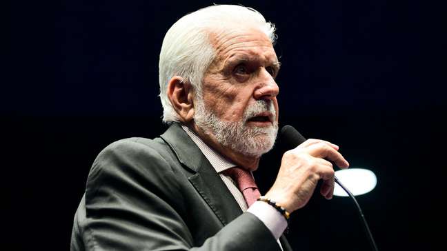 PF faz buscas contra Jaques Wagner, líder do governo Lula no Senado, em caso Banco Master