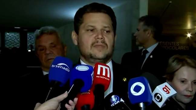 Alcolumbre manifesta apoio a Jaques Wagner e defende presunção de inocência: 'Verdades virão à tona'