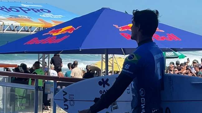 Medina perde duelo eletrizante, é eliminado em Saquarema e mantém jejum no Rio