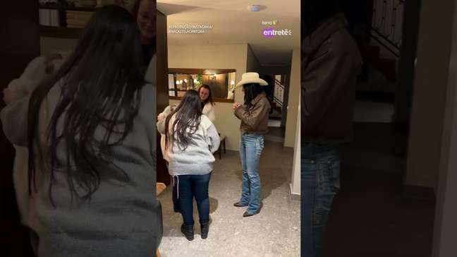 Ana Castela realiza sonho de pequena fã em tratamento contra um câncer raro #shorts
