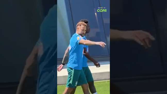 Dupla do hexa? Vini Jr. e Neymar entram juntos para treino em meio à expectativa por volta do craque