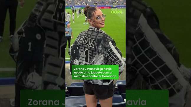Sorte no jogo e no amor? Esposa de goleiro de Curaçao usa roupas com rosto do amado na Copa #shorts