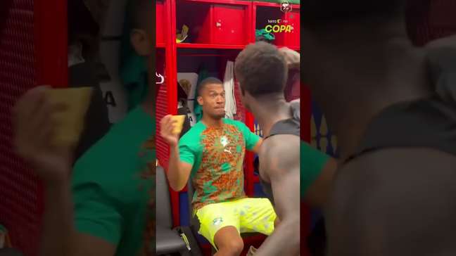 Jogadores da Costa do Marfim fazem festa no vestiário após vaga inédita no mata-mata #shorts