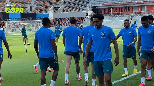 Muitos japoneses e time quase completo: Como foi o último treino do Brasil antes do mata-mata na Copa do Mundo