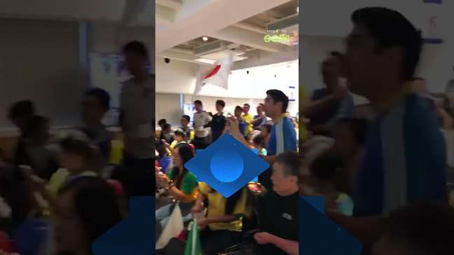 Torcida do Japão em SP vai à loucura após equipe abrir o placar contra o Brasil