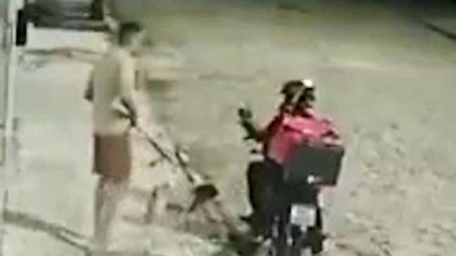 Policial militar atira em entregador após confundi-lo com assaltante em Fortaleza