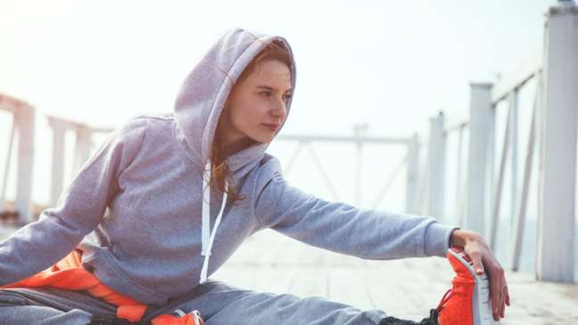 Como aquecer o corpo corretamente antes de praticar exercício