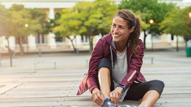 Preguiça de treinar no frio? Esse treino HIIT de 10 minutos para aquecer