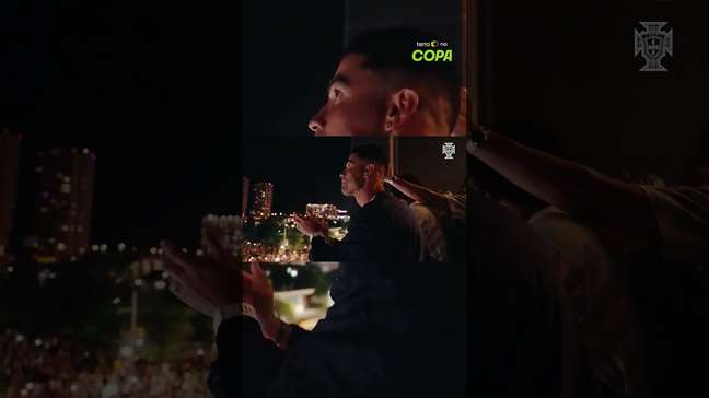 Cristiano Ronaldo leva torcida ao delírio ao celebrar classificação na varanda de hotel #shorts