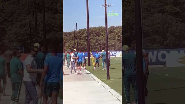 Presidente da CBF marca presença em último treino da Seleção antes de pegar a Noruega