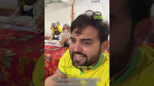 Padre ganha bolão ao cravar derrota do Brasil para a Noruega: 'Nunca comemorei tanto' #shorts
