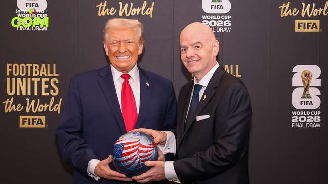 Presidente da Fifa admite ligação de Trump, mas nega interferência em decisão sobre cartão vermelho