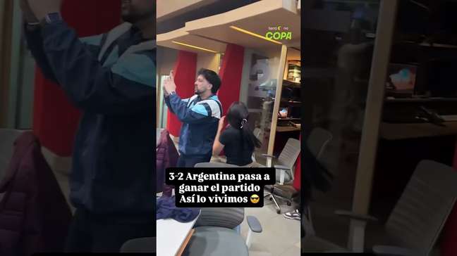 Redação vai ao delírio com gol da virada da Argentina contra o Egito #shorts