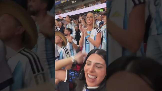 Esposa e filhos de Enzo Fernández vibram com gol da classificação da Argentina #shorts
