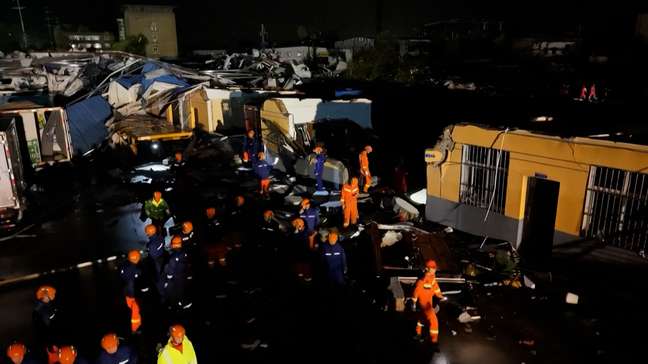 Passagem de tornado mata 11 pessoas e deixa rastro de destruição em cidades da China