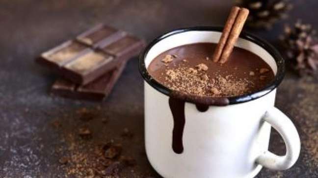 Chocolate quente com paçoca: a combinação perfeita para os dias mais frios