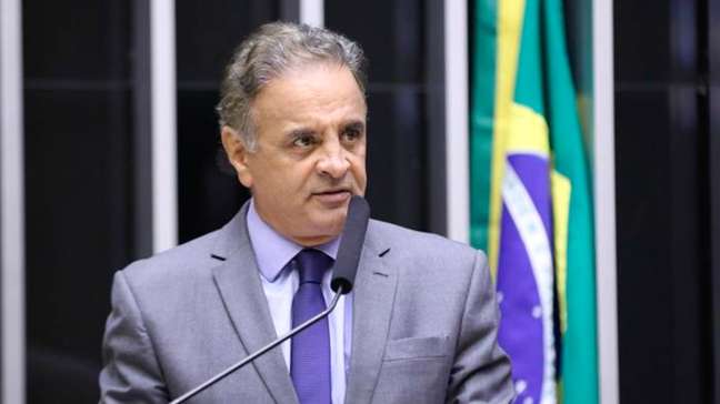 Aécio Neves desiste de disputar Presidência e diz que PSDB mira projeto para 2030