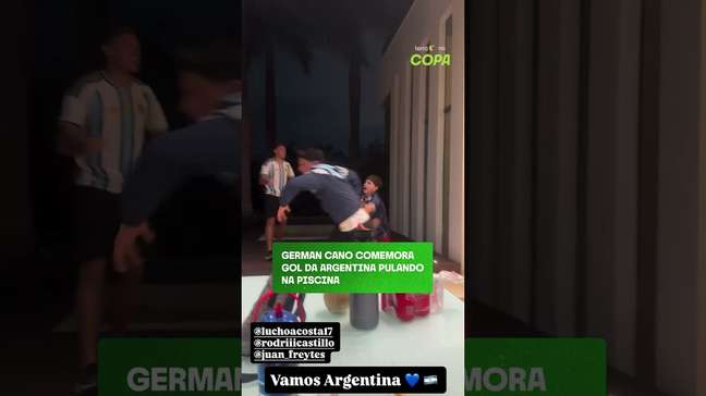 German Cano comemora gol da Argentina pulando na piscina