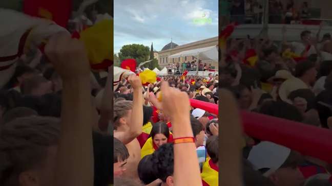 Veja a festa da torcida da Espanha em Madri após gol de Oyarzabal contra a França