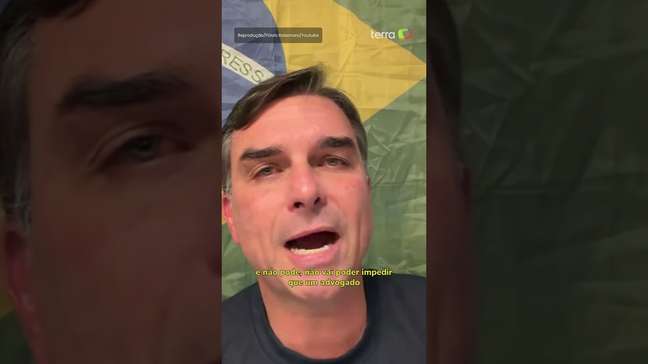 Flávio Bolsonaro sobre decisão de Moraes: 'Quer tirar meu pai da domiciliar' #shorts