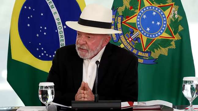 Lula faz piada sobre ‘dentadura de Trump’ durante reunião no Palácio do Planalto