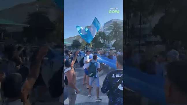 Torcida da Argentina 'pinta' Copacabana de azul e branco em festa antes de duelo com a Inglaterra