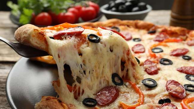 Pizza de frigideira deliciosa que fica pronta em poucos minutos