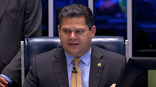 Senado aprova PEC dos agentes de saúde considerada 'pauta-bomba' pelo governo