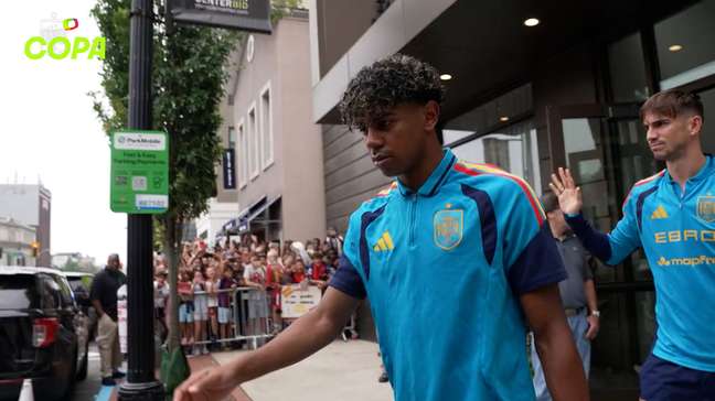 Último treino da Espanha antes da final tem fãs mirins enlouquecidos por Lamine Yamal