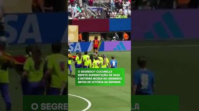 Cucurella repete superstição de 2010 e enterra moeda no gramado antes de vitória da Espanha #shorts