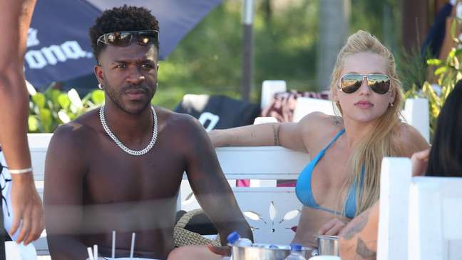 Vini Jr. posta 1ª foto de ‘visual renovado’, e Virginia comenta praia romântica: ‘Delicinha’