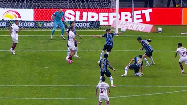 Ouça o áudio do VAR que levou à marcação de pênalti para o Fluminense