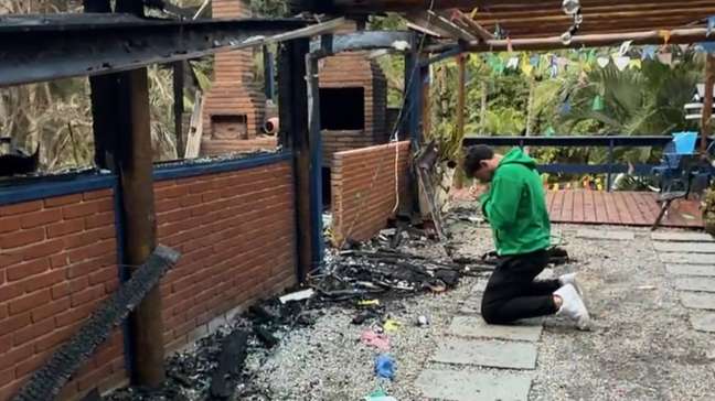 Ex-goleiro do Corinthians tem casa destruída por incêndio