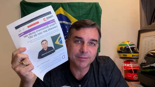 Flávio diz que Bolsonaro não sabia sobre exibição de vídeo feito com IA em evento do PL: 'Nada de errado'
