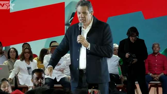 'Brasil não baixará cabeça pra presidente de nenhum país', declara Haddad