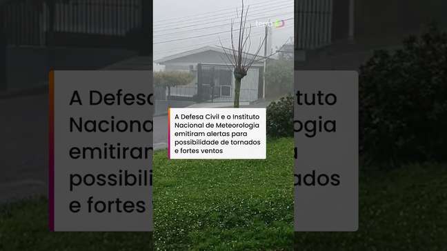 Chegada de ciclone provoca granizo e afeta mais de 100 casas no RS #shorts