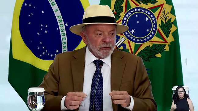 Lula diz que liberdade de expressão 'tem limite' ao sancionar lei de proteção a menores de idade