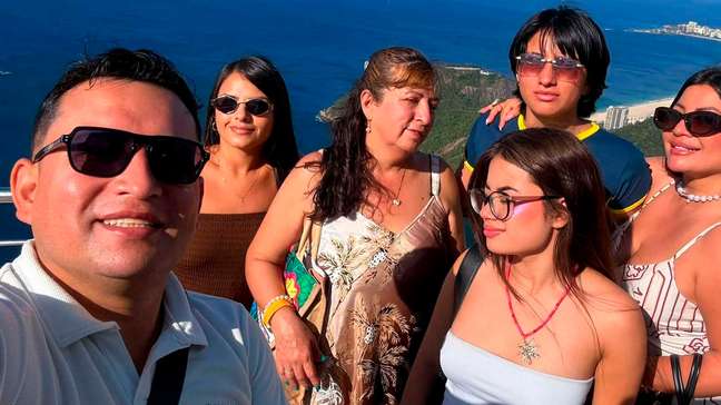 ‘Amarei vocês para sempre’, diz parente de colombianas que morreram em queda de helicóptero no Rio